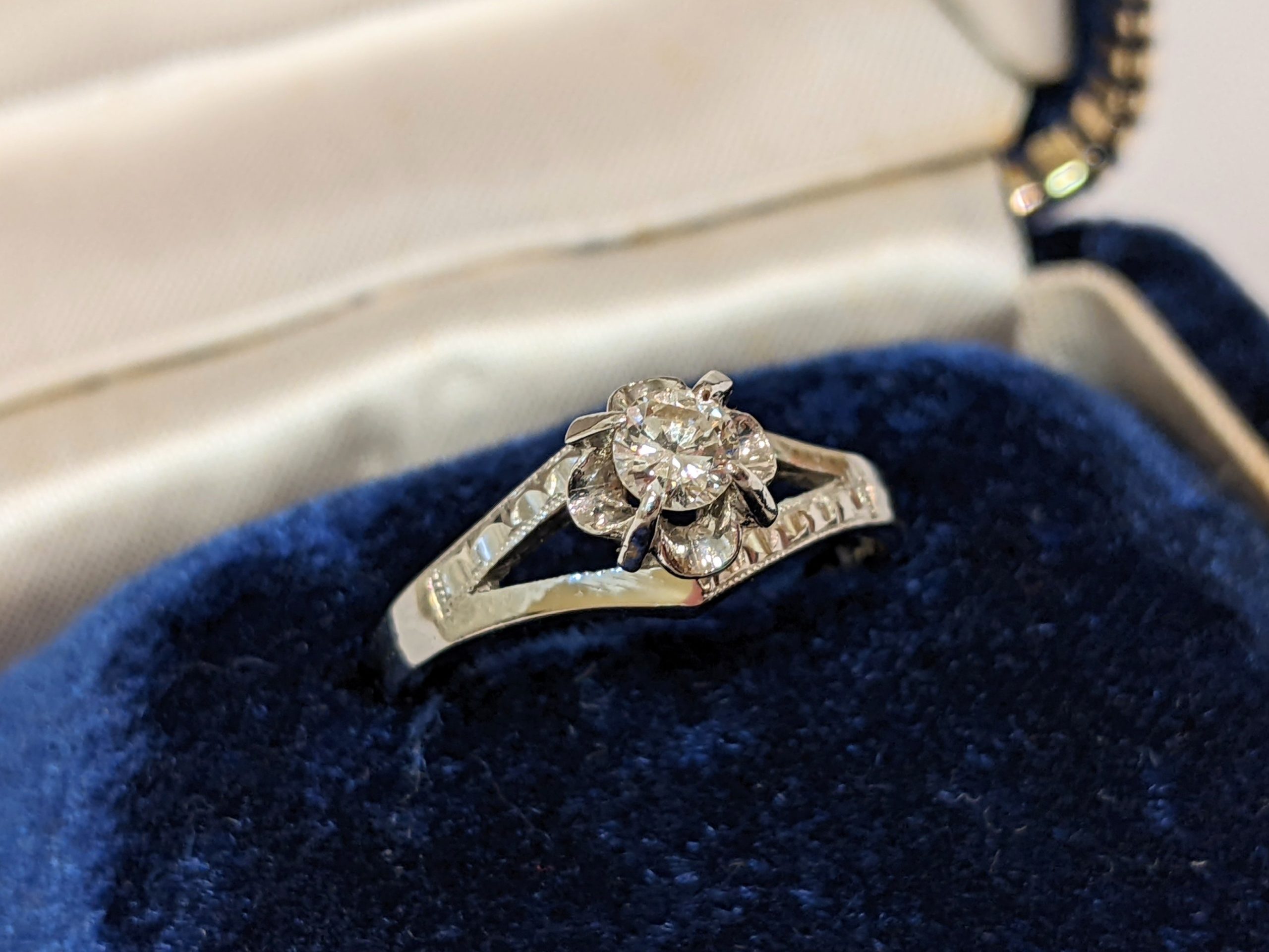 Pt900,ダイヤモンド,D,MD,リング,アクセサリー,貴金属,金,ホワイトゴールド,ネックレス,ピアス,イヤリング,ブローチ,プラチナ,シルバー,イミテーション,Pt,SV