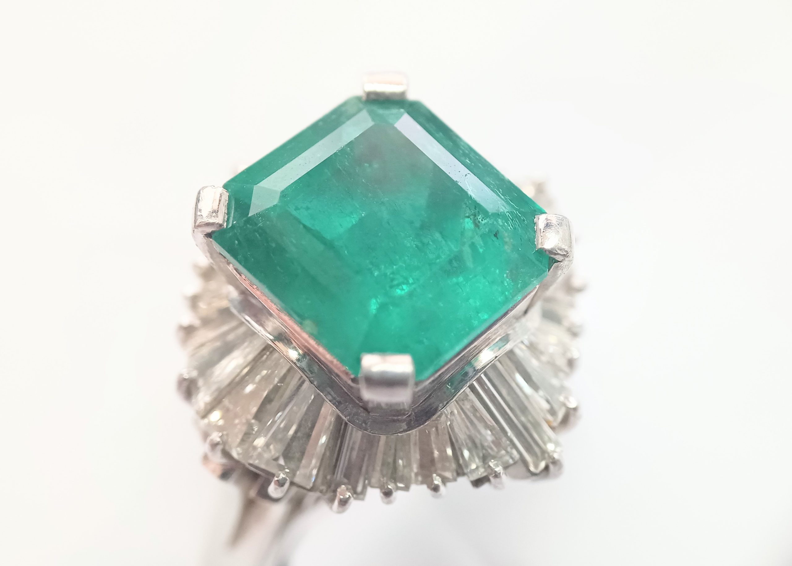 エメラルド,プラチナ,貴金属