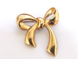 貴金属,リボン,ブローチ