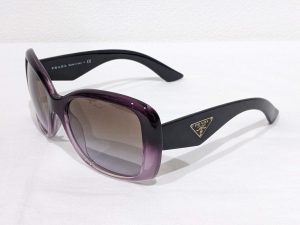 PRADA プラダ サングラス 三角プレート