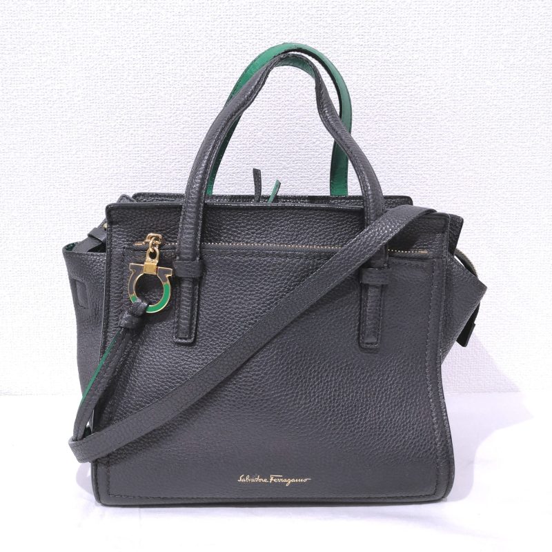 フェラガモ エイミー グレー